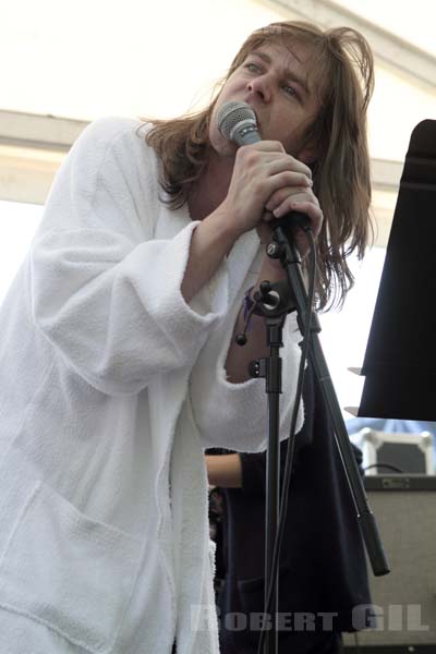 ARIEL PINK'S HAUNTED GRAFFITI AND R. STEVIE MOORE - 2012-05-26 - PARIS - Parc de la Villette - 